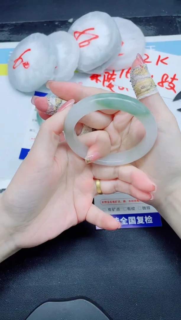 未镶嵌手镯石英质玉41-57.1