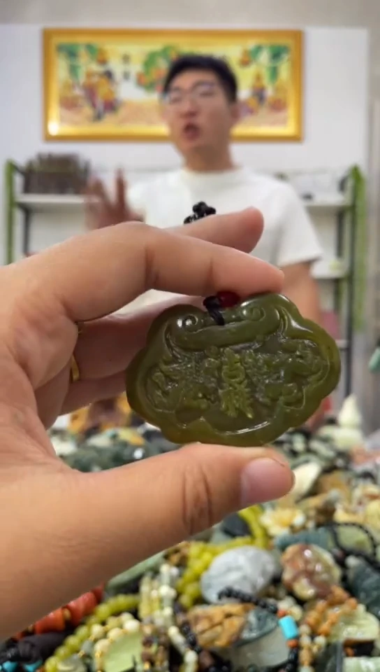 未镶嵌岫玉吊坠