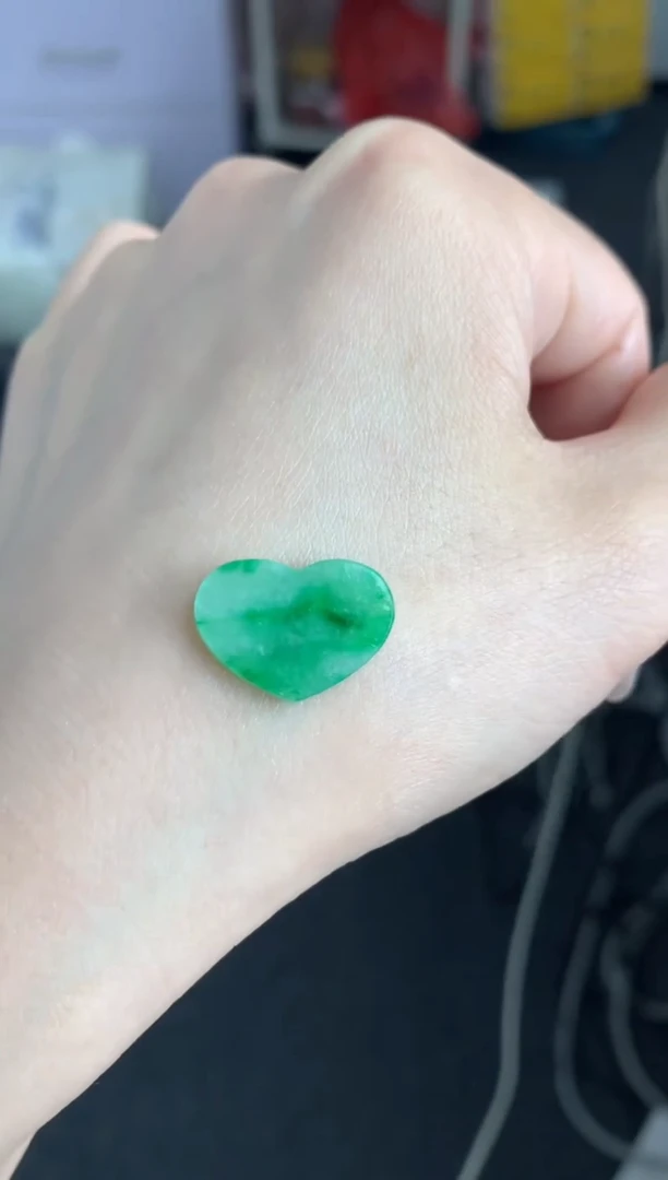 定制翡翠未镶嵌爱心