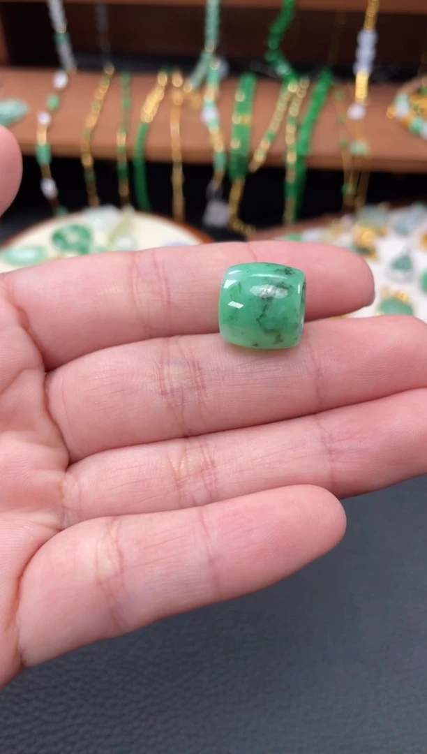 【闪购商品】翡翠吊坠(不含链)未镶嵌一个    P450