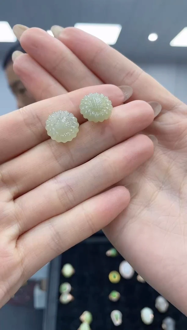 【闪购商品】和田玉耳钉银S925镶嵌多样性拍一发一花