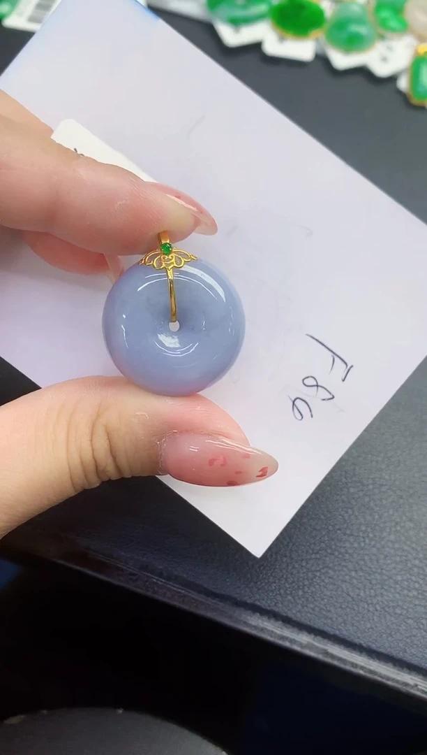 翡翠18K金镶嵌颈饰缅甸天然翡翠A货