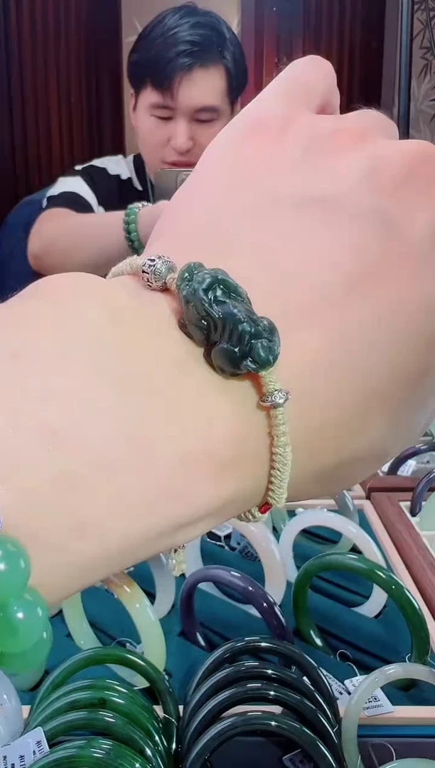 未镶嵌手串和田玉青玉貔貅