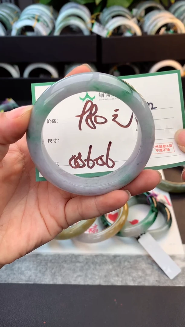 未镶嵌定制翡翠毛货需精细抛光+多人