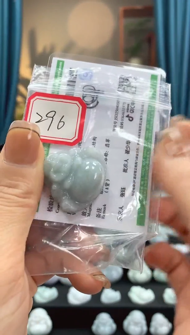 翡翠未镶嵌颈饰佛公 296