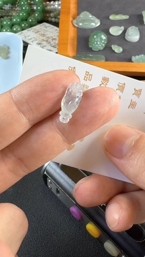 翡翠未镶嵌颈饰掌上明珠