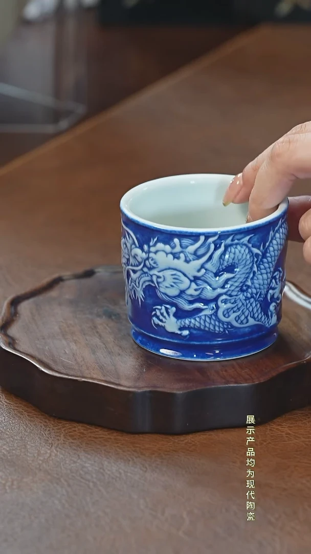 逸古堂撒蓝雕刻龙杯