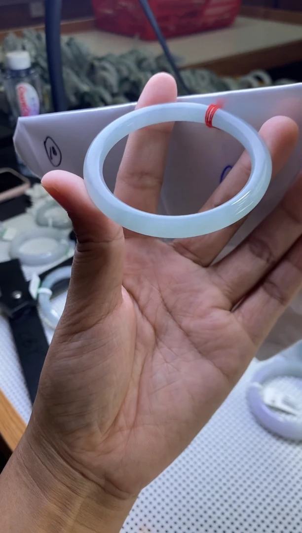 翡翠手镯未镶嵌圆条52圈口，4003