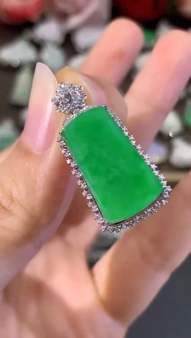 吊坠(不含链)18K金镶嵌翡翠B190