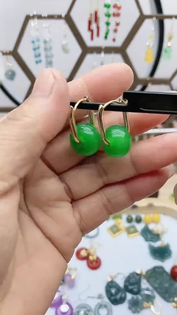 未镶嵌石英质玉（天山翠）耳饰50