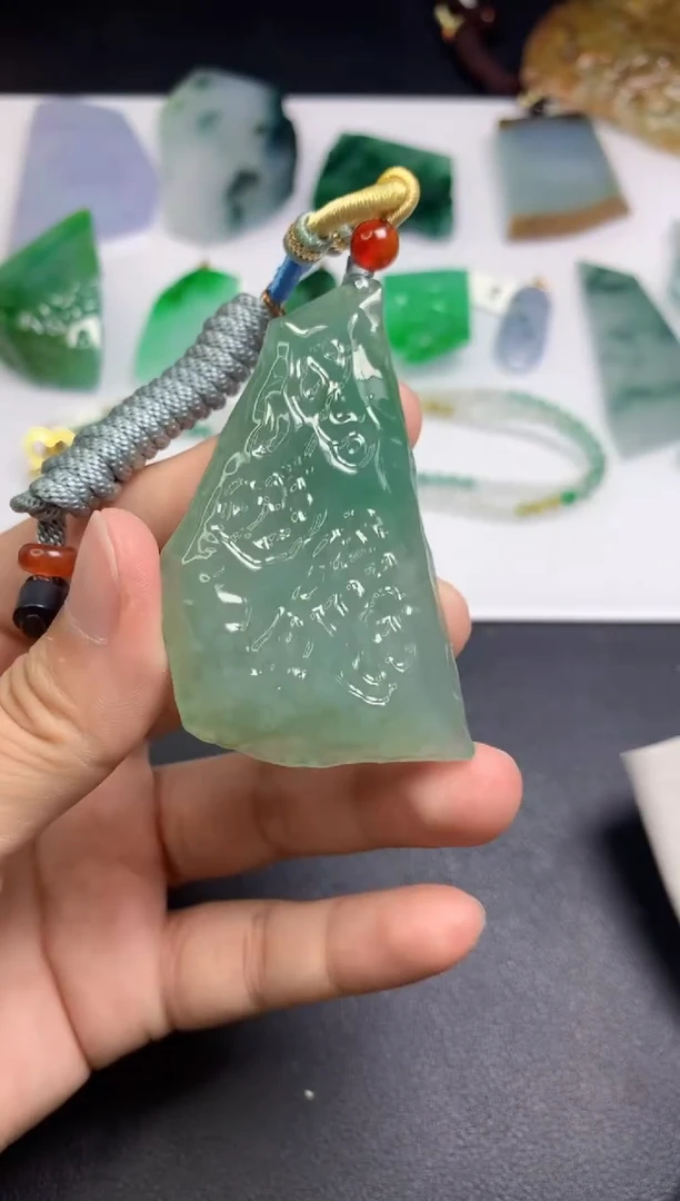 颈饰未镶嵌翡翠