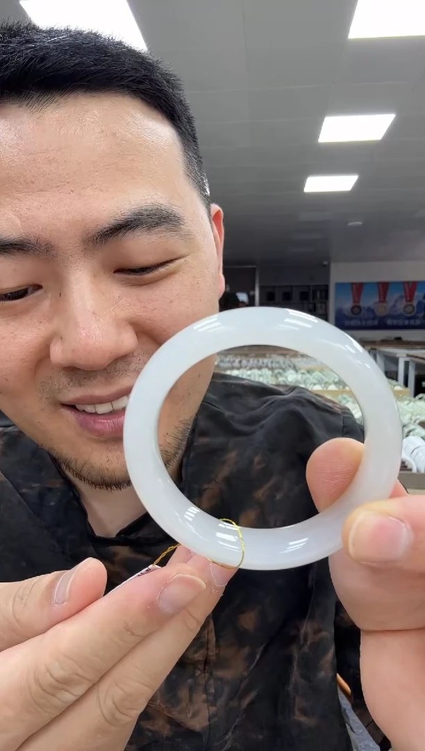 和田玉手镯未镶嵌52-53  392