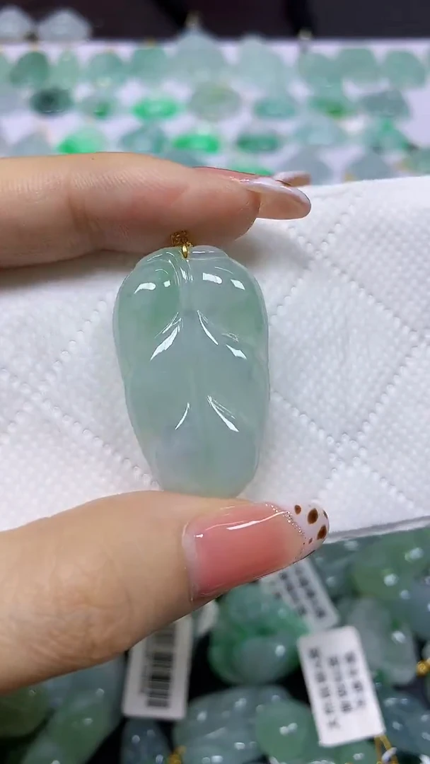颈饰18K金镶嵌翡翠天然翡翠A货