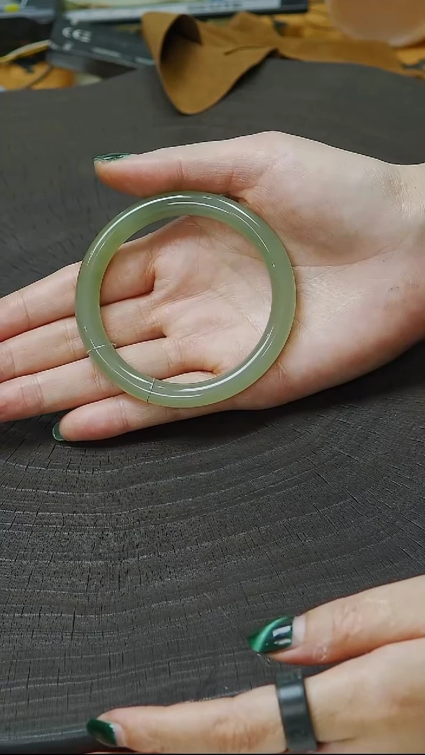 未镶嵌手镯和田玉58圈口  冰湖水绿手镯