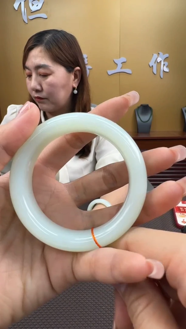 【闪购商品】和田玉手镯未镶嵌57