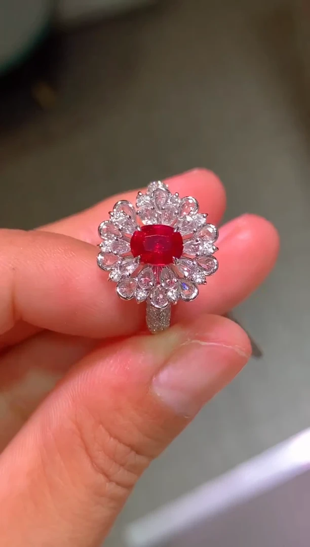 18K金镶嵌戒指红宝石1.04CT