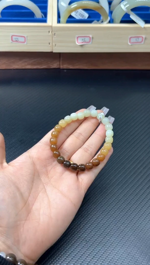 未镶嵌手串和田玉若羌微色差卡7*8