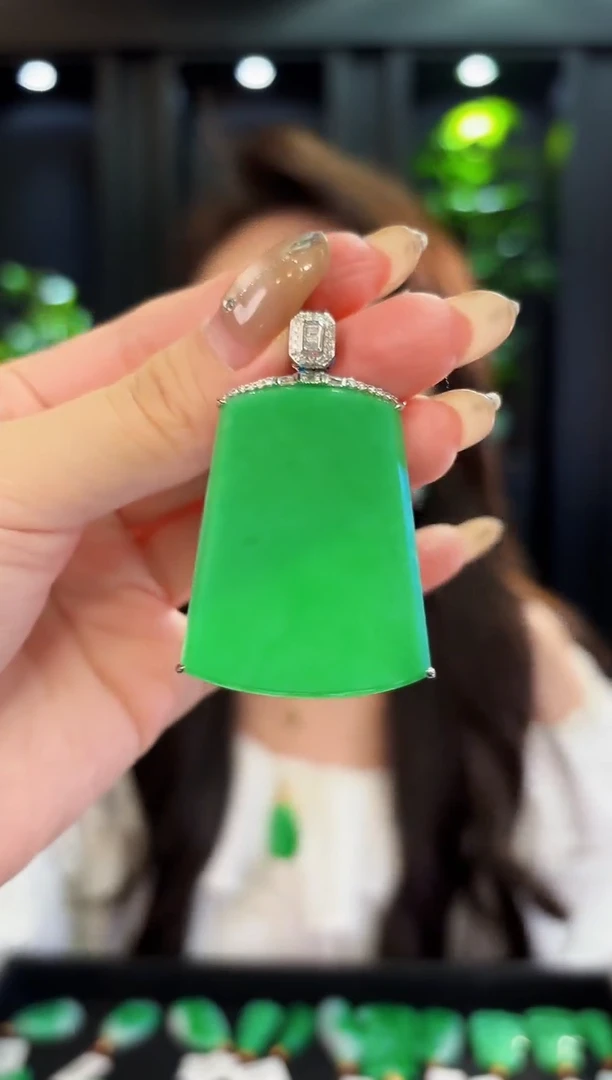 翡翠18K金镶嵌吊坠(不含链) 缅料A货/支持复检/一件