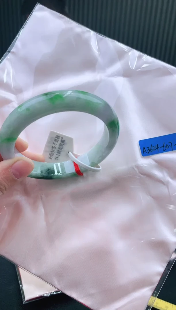 未镶嵌手镯翡翠60+