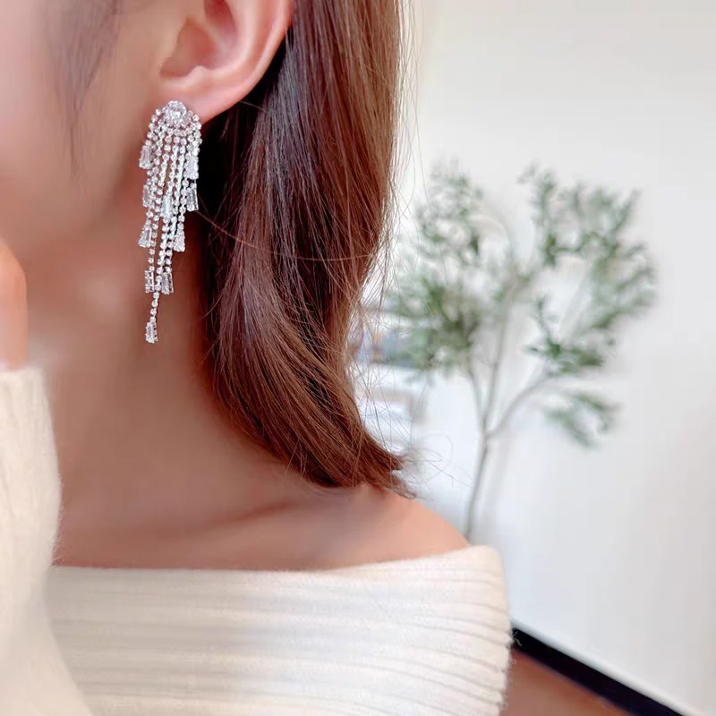 铜合金耳饰 轻奢高级气质感瀑布闪锆石不规则流苏百搭耳环C536
