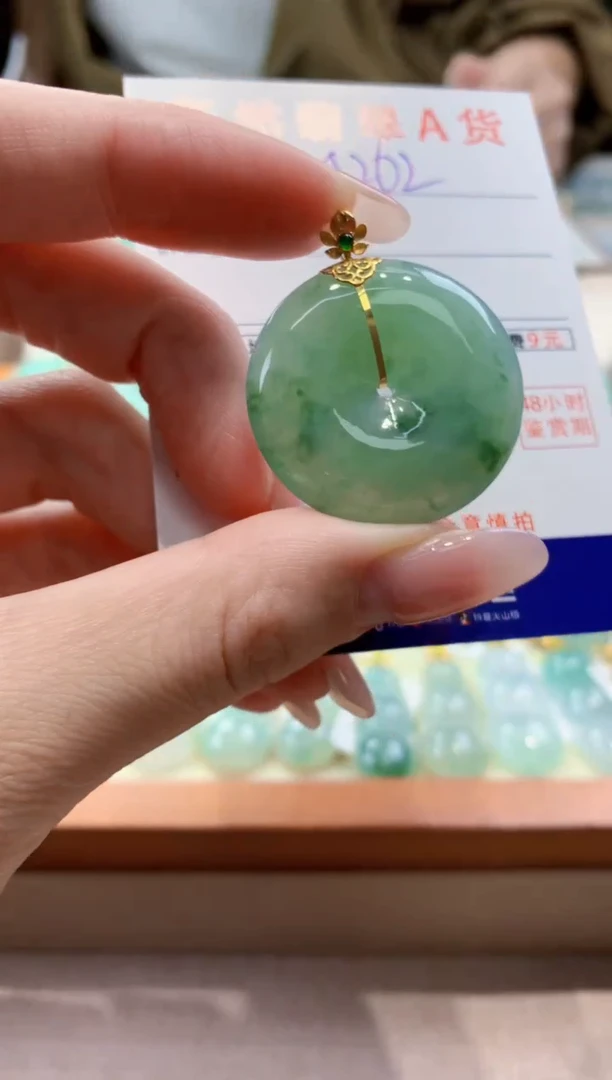 颈饰18K金镶嵌翡翠 天然缅甸a货翡翠