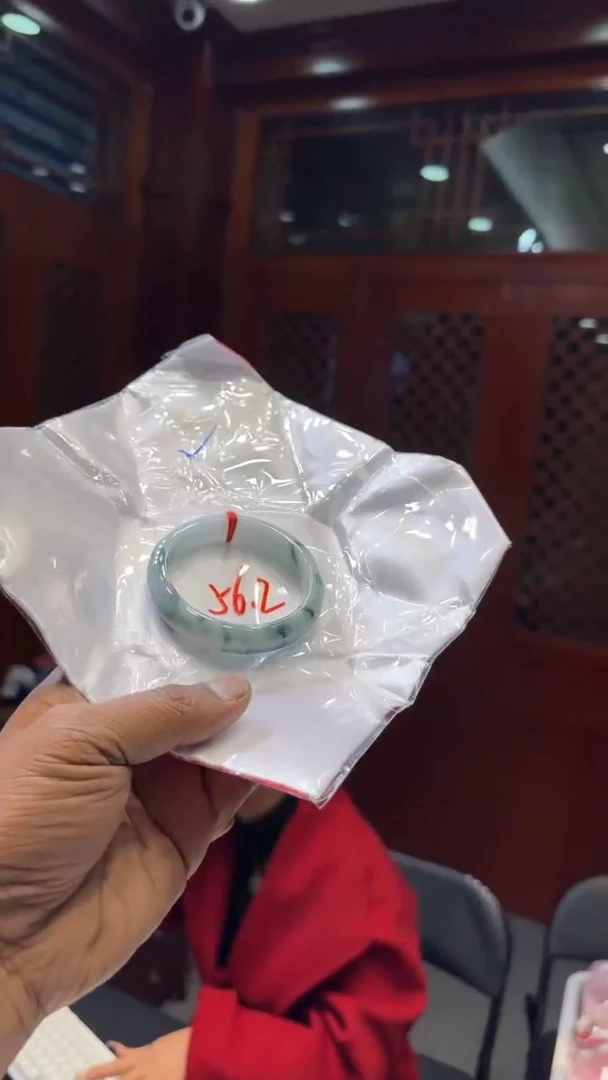 【闪购商品】翡翠手镯未镶嵌手镯