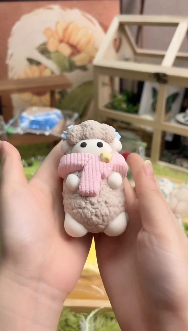 树脂制品冬日暖咩（裸手捏捏）