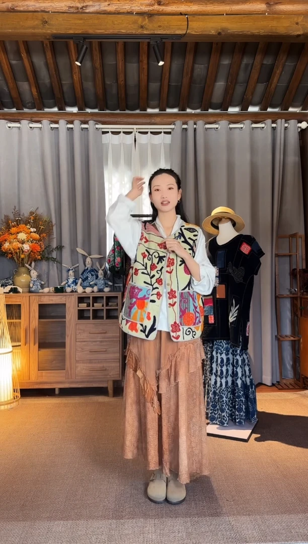 【闪购商品】设计师款刺绣古布马甲