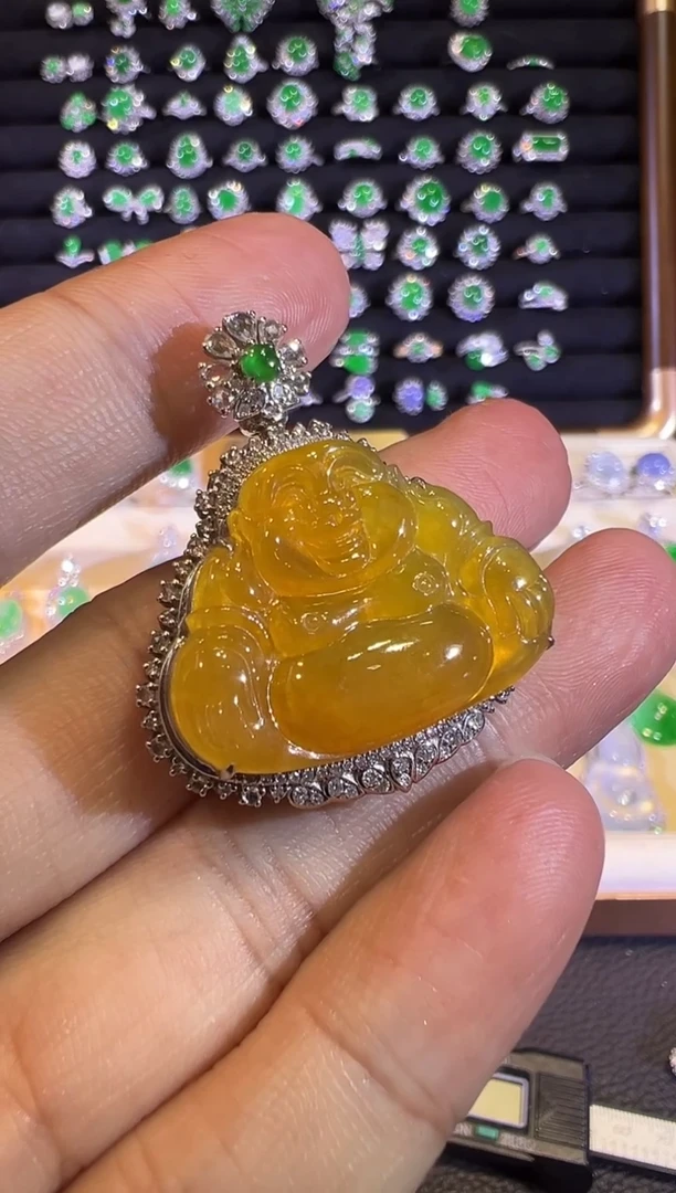 【闪购商品】翡翠吊坠(赠链)18K金镶嵌冰糖黄佛公吊坠