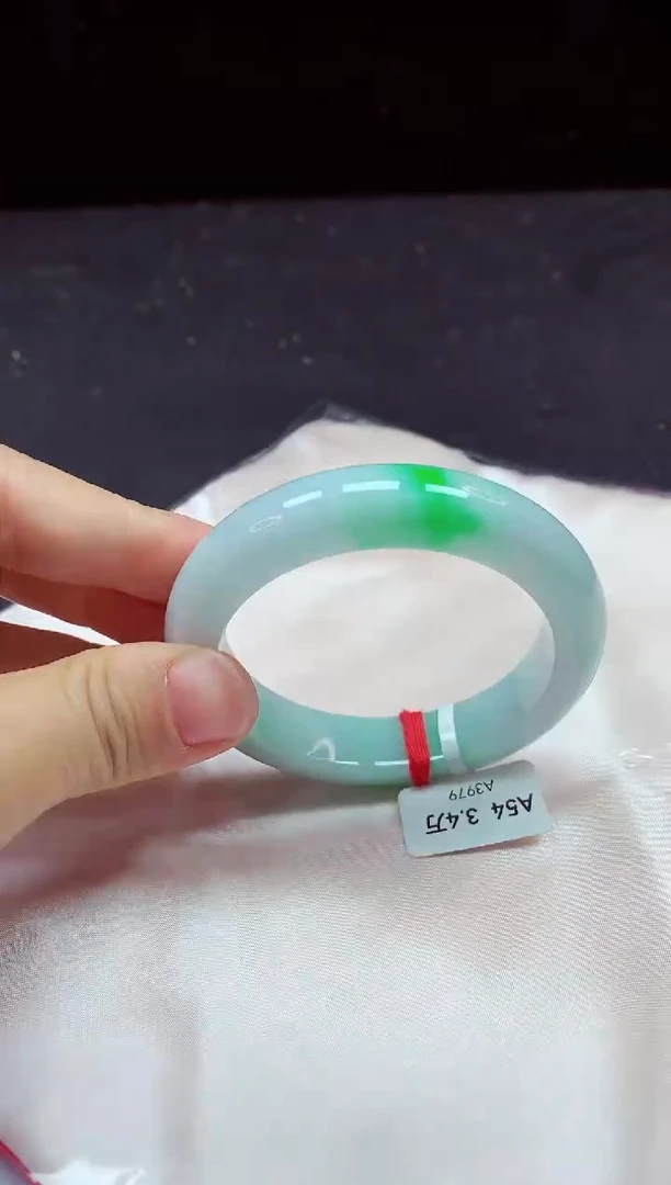 【闪购商品】翡翠手镯未镶嵌镯子54+