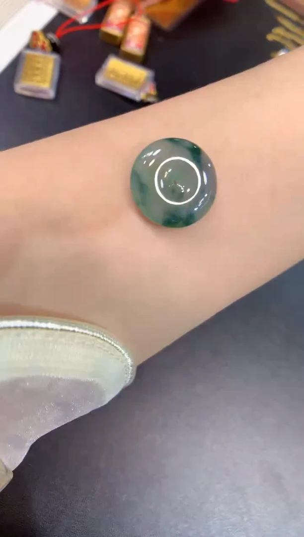 颈饰未镶嵌翡翠平安扣