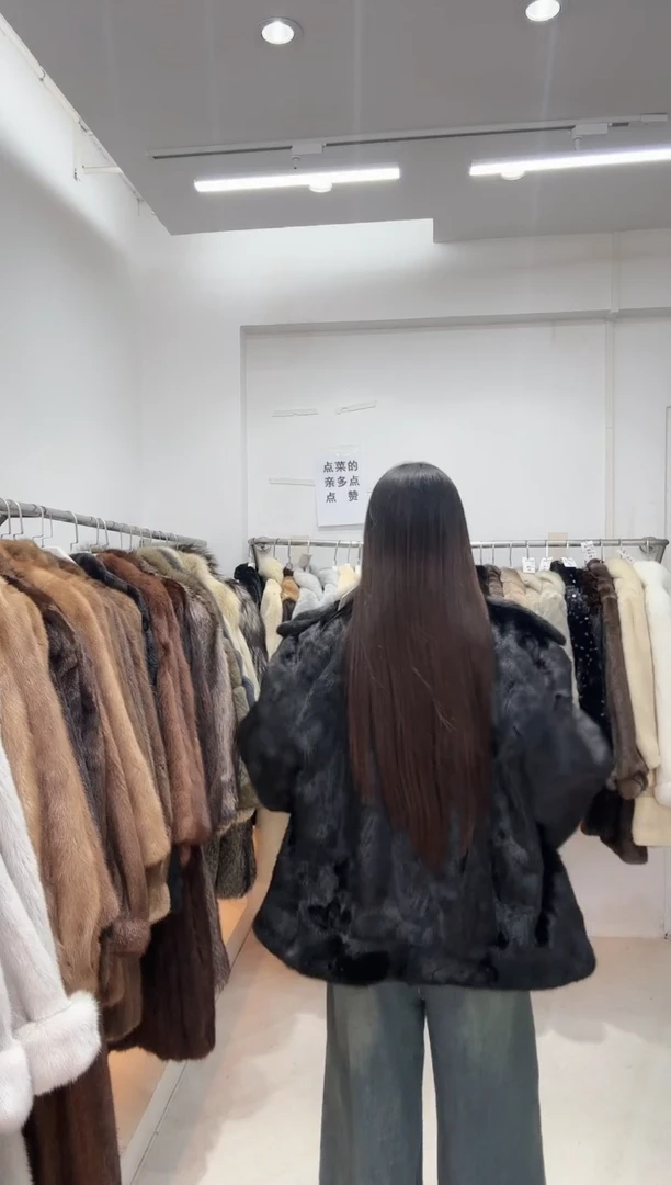 反季买皮草别墅靠大海