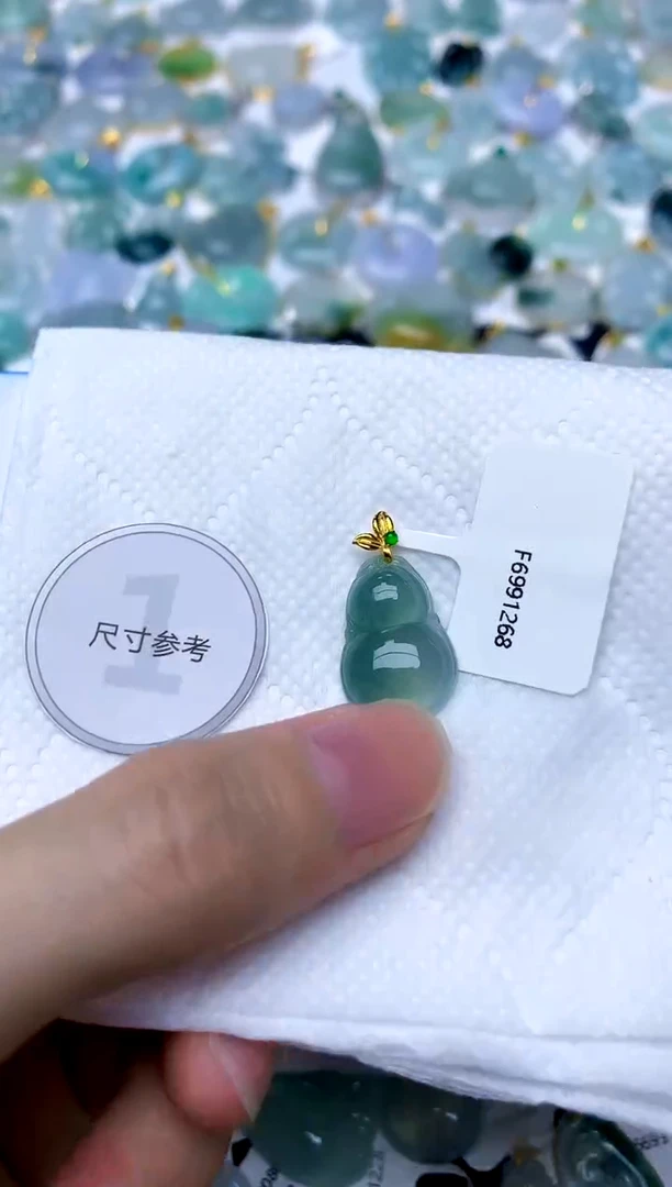 颈饰18K金镶嵌翡翠天然A货翡翠
