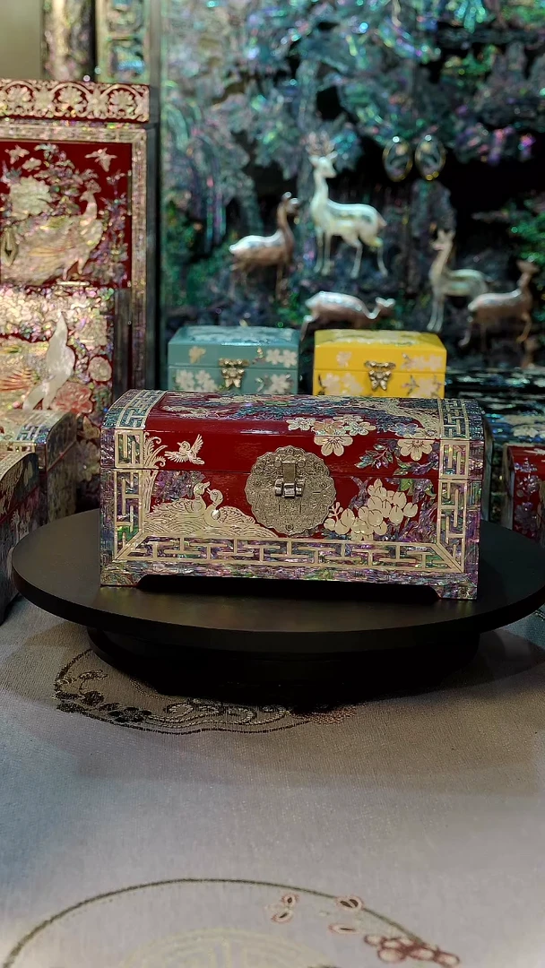 鱼锁满贝底·弘贝雅螺钿漆器文化馆