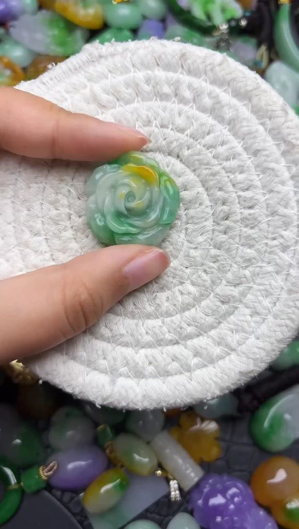 颈饰未镶嵌翡翠缅甸翡翠吊坠