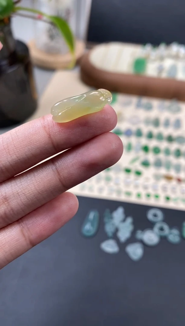 翡翠未镶嵌颈饰翡翠冰黄佛手瓜