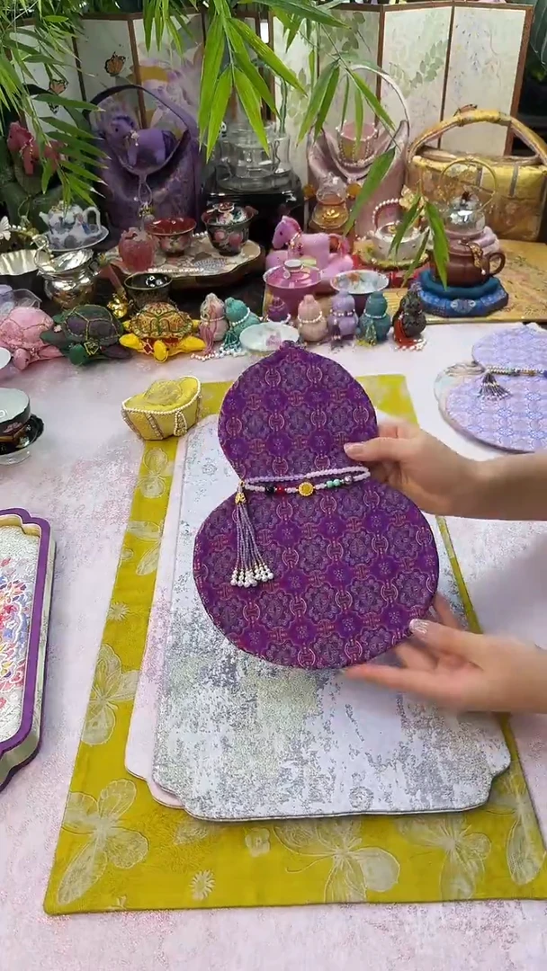 8梅紫定胜 宋锦葫芦流苏链条茶席