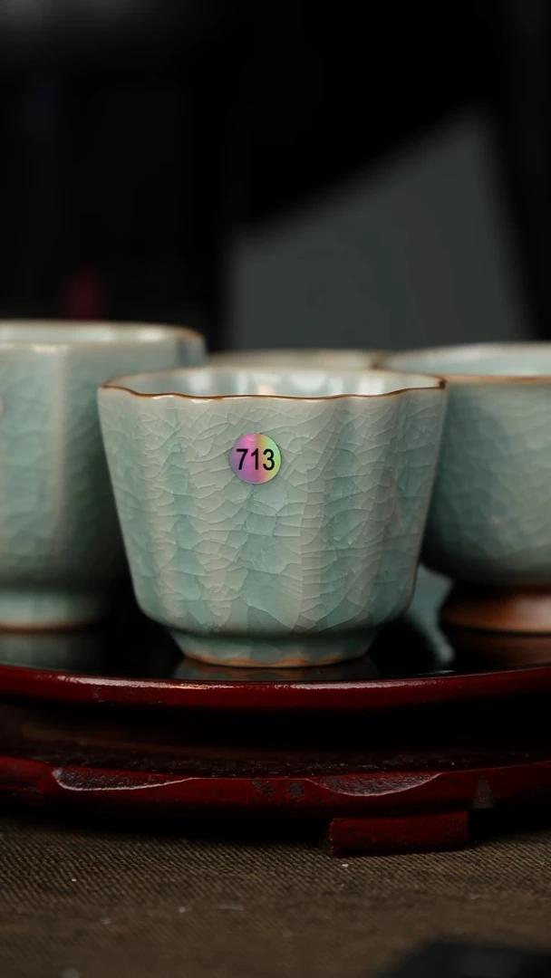 樊立 鱼鳞冰花   六瓣葵口 带底款713