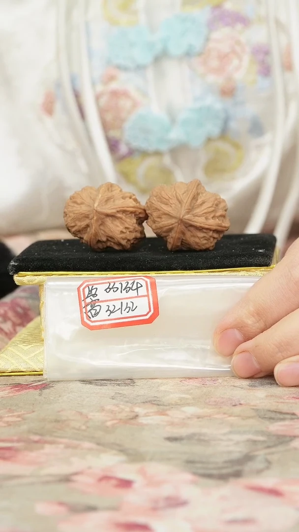 把件文玩核桃非嫁接野狮子头三棱