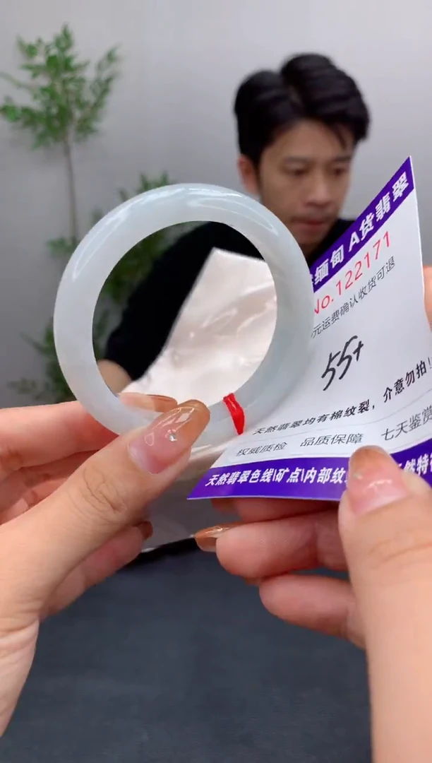 未镶嵌手镯翡翠有纹，完美者勿拍