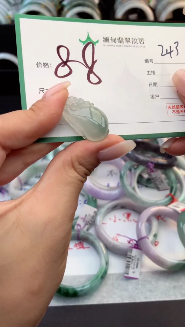 颈饰未镶嵌翡翠毛货需精细抛光+多人