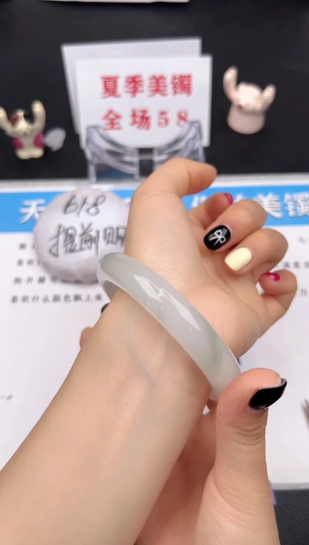 石英质玉手镯未镶嵌85