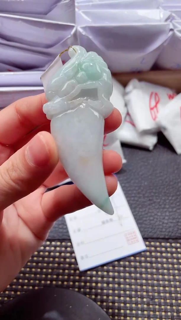 颈饰未镶嵌翡翠 000111