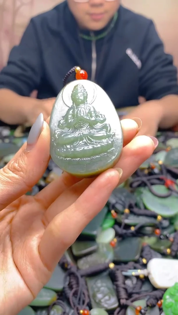 颈饰未镶嵌和田玉1