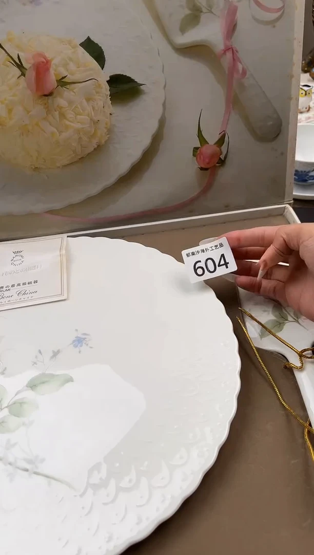 怎****雨E          604