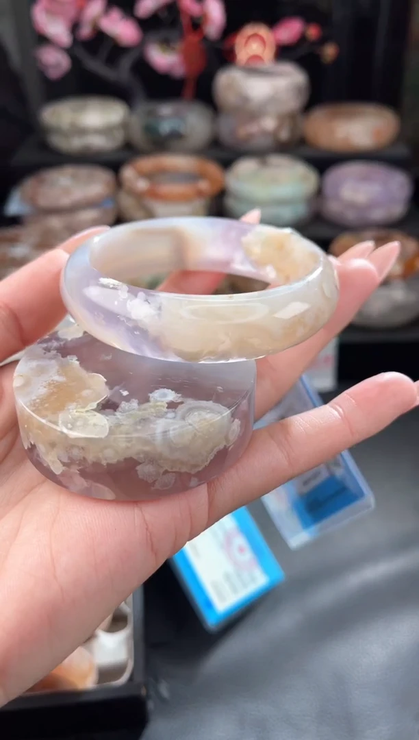 【闪购商品】石英质玉手镯未镶嵌樱花玛瑙58