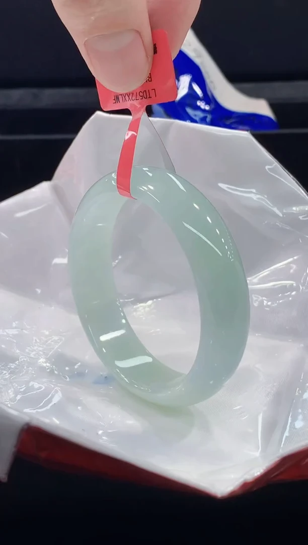 翡翠手镯未镶嵌手镯