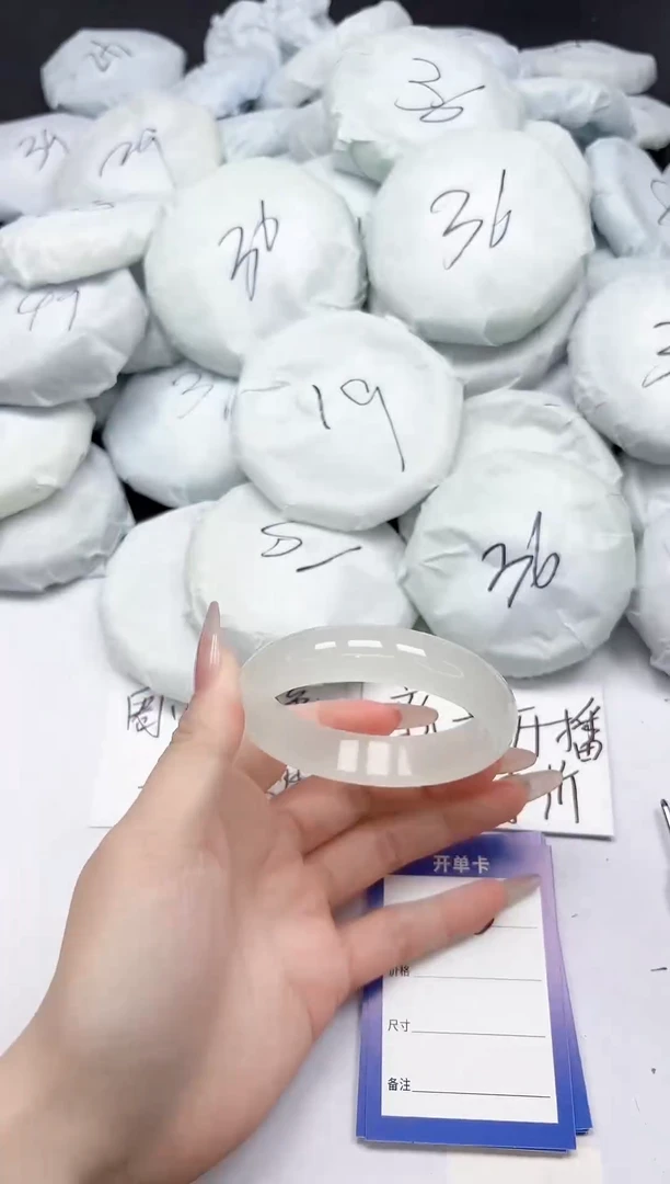 未镶嵌手镯石英质玉23/5556