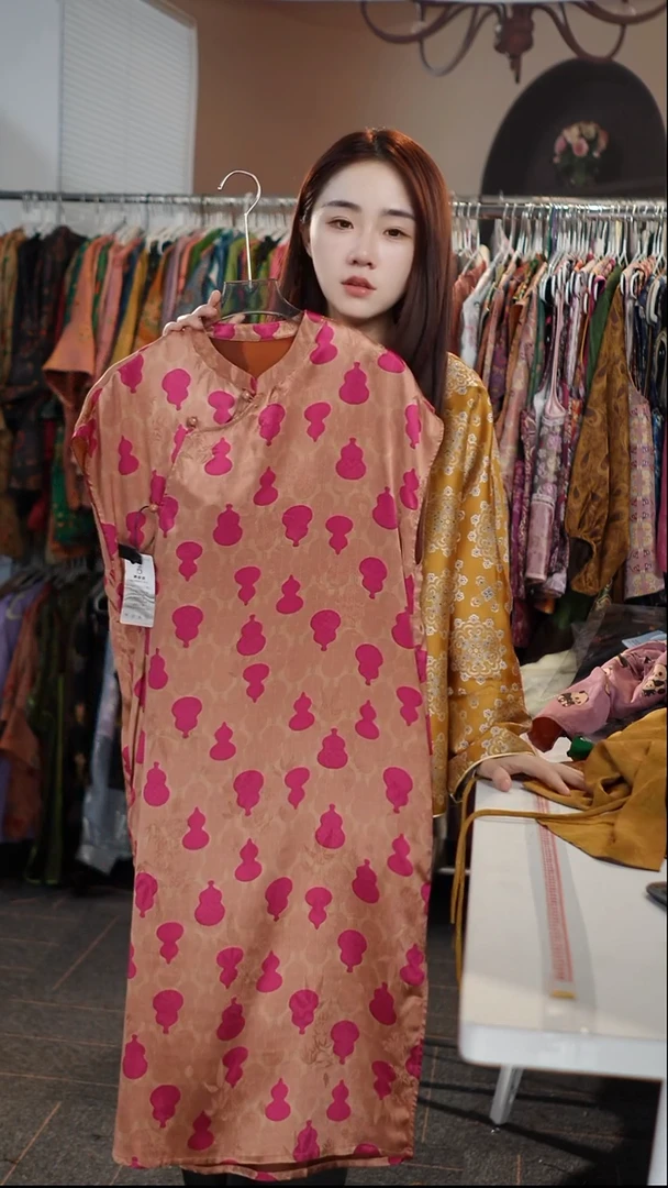 粉葫芦连衣裙
