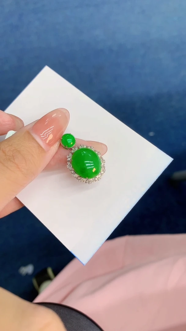 翡翠18K金镶嵌颈饰           1